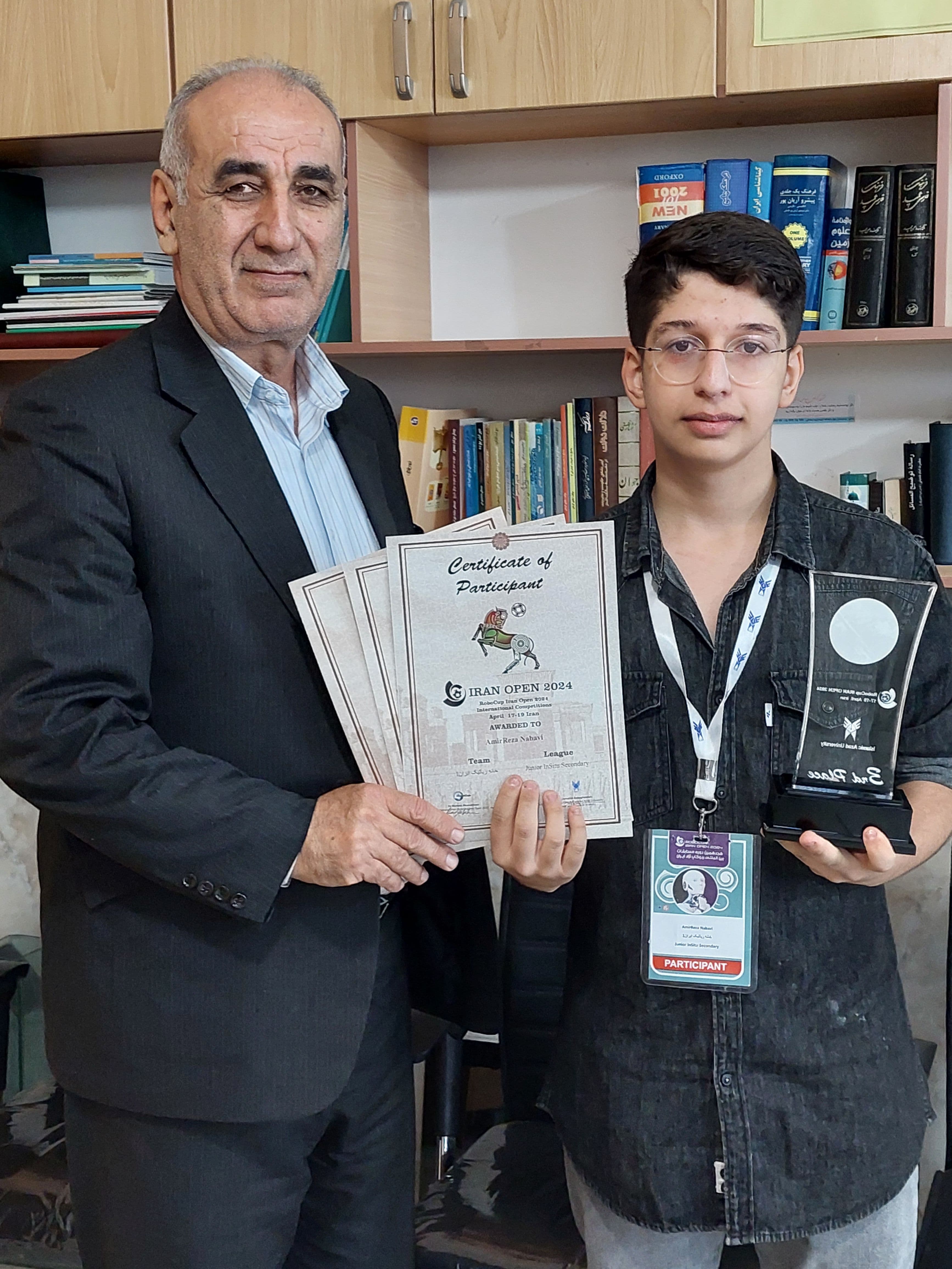 کسب مقام اول دانش آموز آقای امیررضا نبوی در مسابقات بین المللی در رشتهی رباتیک و هوش مصنوعی
