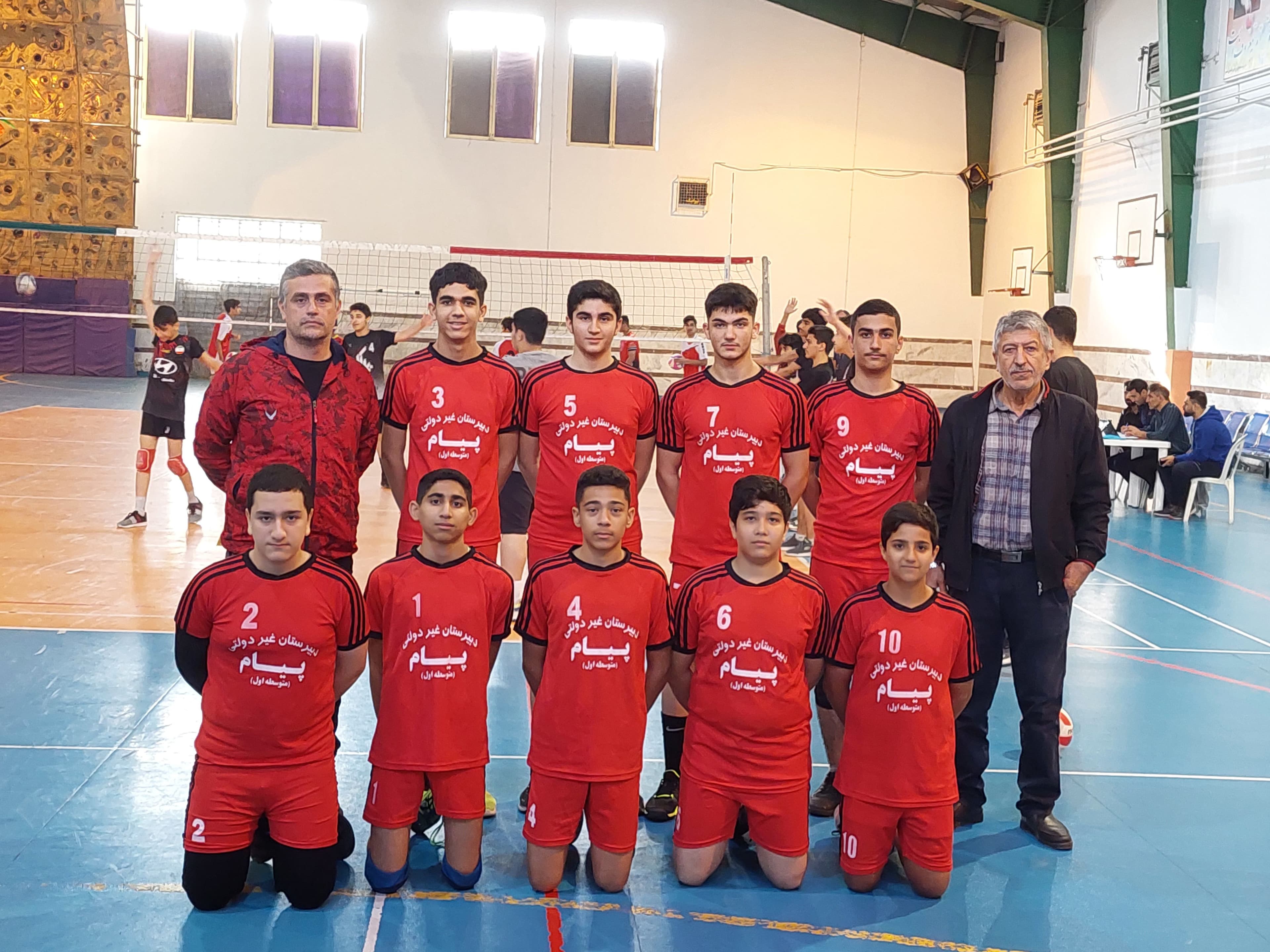 تیم والیبال دبیرستان غیردولتی پیام