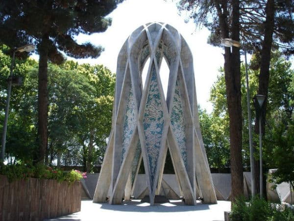 ۲۸ اردیبهشت گرامیداشت عمر خیام دانشمند و فیلسوف ایرانی گرامی باد