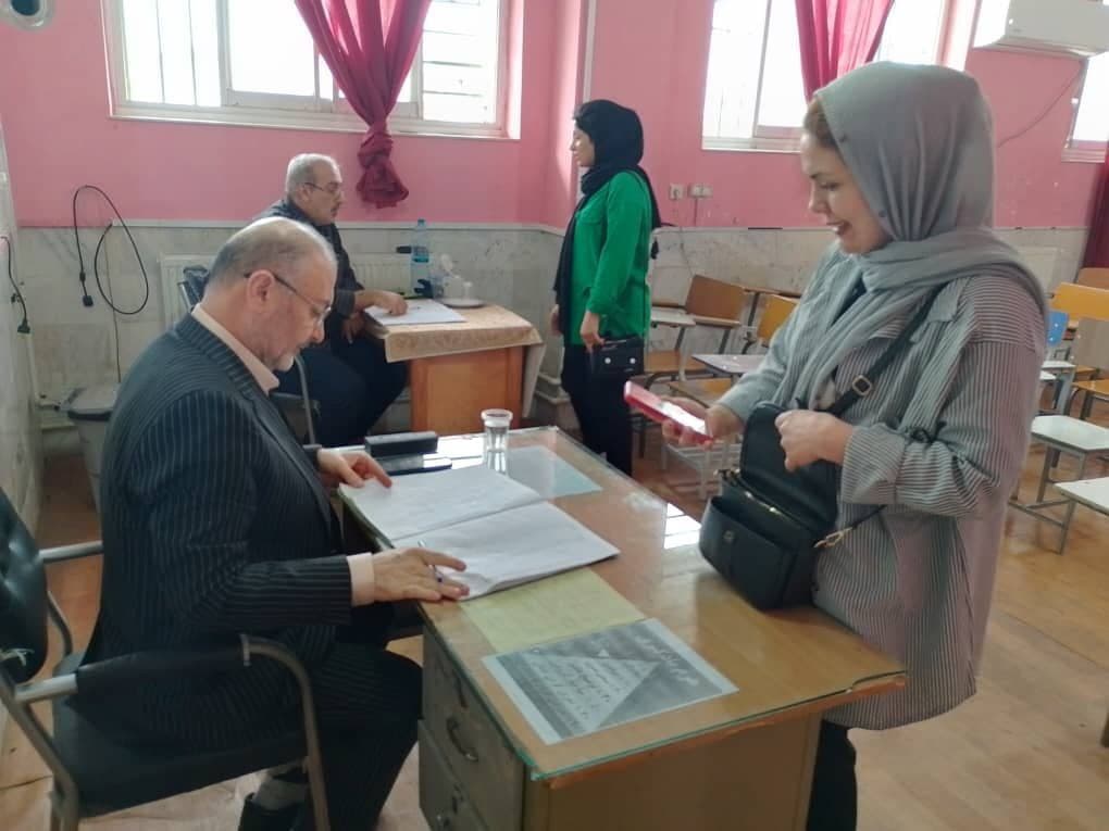دیدار دبیران با خانواده در جهت بررسی وضعیت آموزشی و رفتاری دانشآموزان اردیبهشت ۱۴۰۴